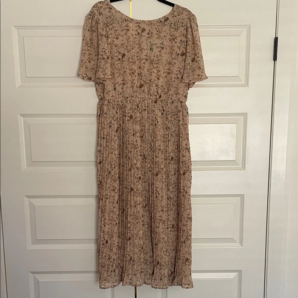 Gorgeous Floral Print Beige Dress - Picture 1 of 6
